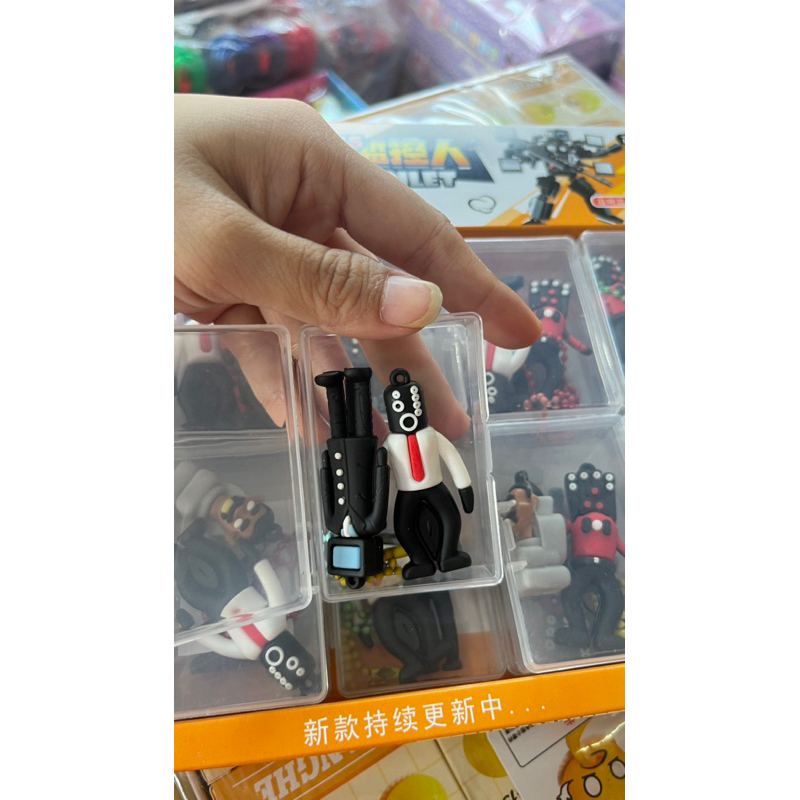 Hộp 2 Cái] Mô Hình Skibidi Toilet Quái Vật Bồn Cầu Cameraman Speakerman TV Man Móc Khóa Đồ Chơi Trẻ Em Hot Trend