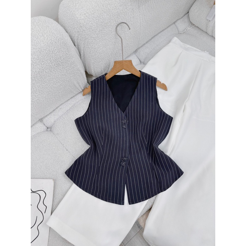 Set áo ghile cổ tim sọc sát nách + quần suông trắng dài