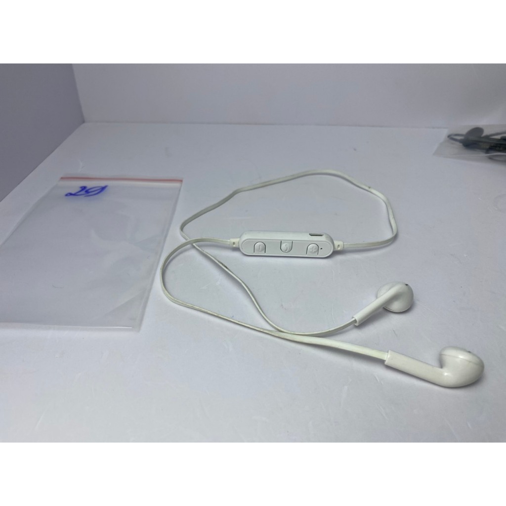 Tai nghe bluetooth có dây nhật bãi số 2