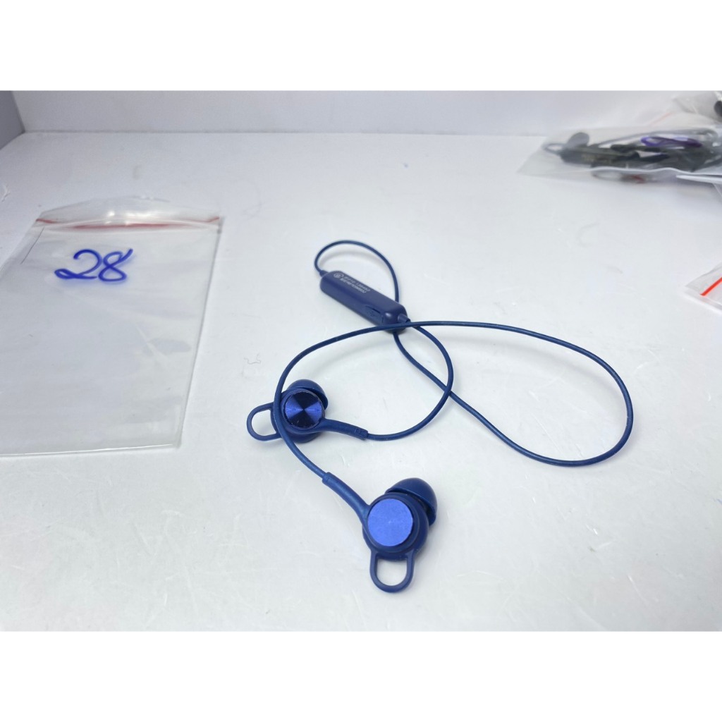 Tai nghe bluetooth có dây nhật bãi số 2