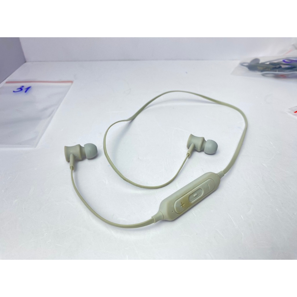 Tai nghe bluetooth có dây nhật bãi số 2