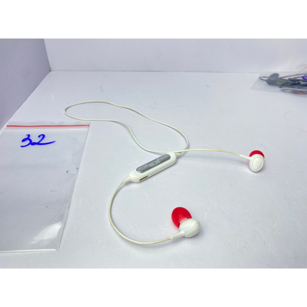 Tai nghe bluetooth có dây nhật bãi số 2