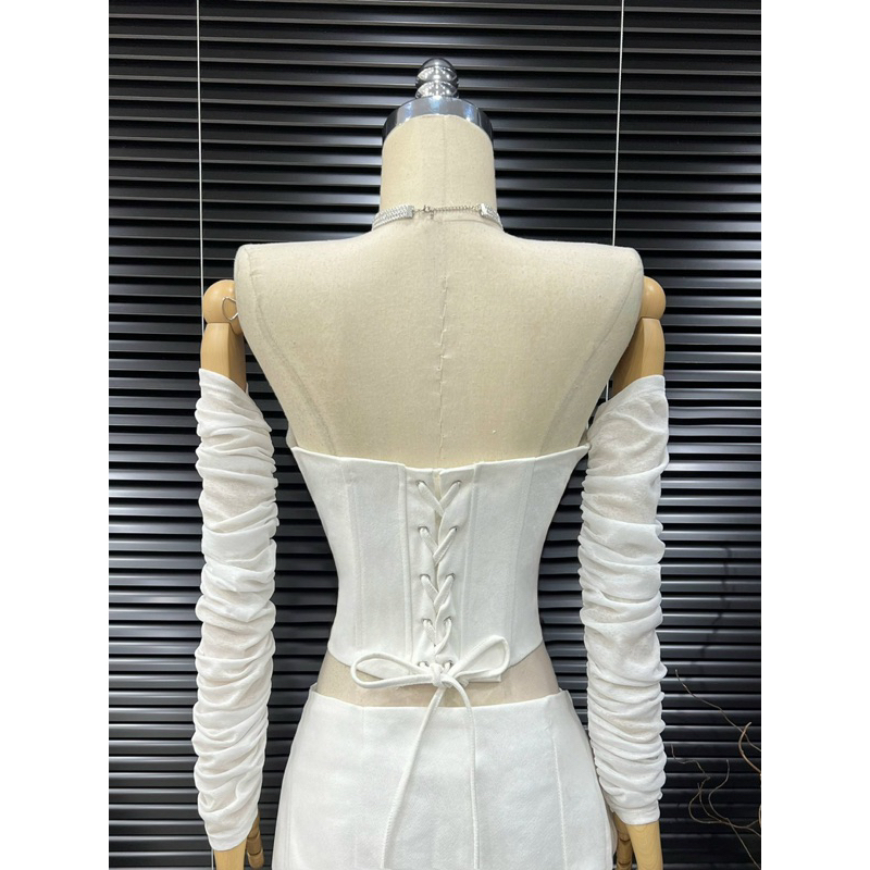 Set áo cúp ngực kết khoen kèm chân váy cạp trễ