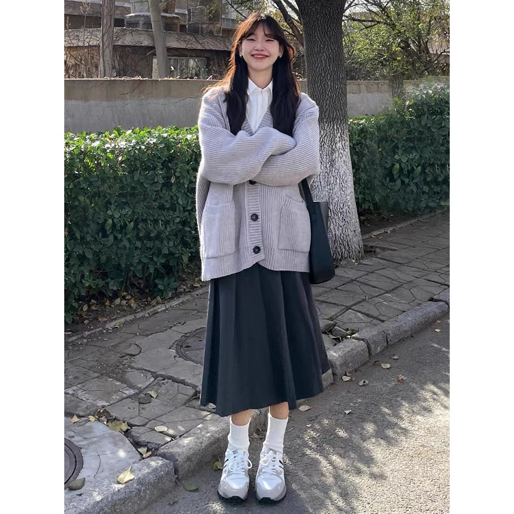 Áo khoác len cardigan Forgirstudio trơn cổ V phối túi thu đông ấm áp T009