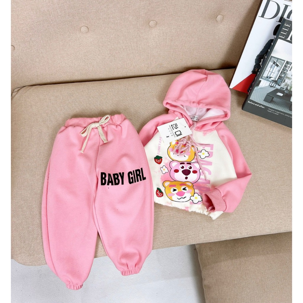 Bộ Quần Áo Dài Tay Thu Đông Chất Nỉ Da Cá Có Mũ Hình Gấu Baby Girl