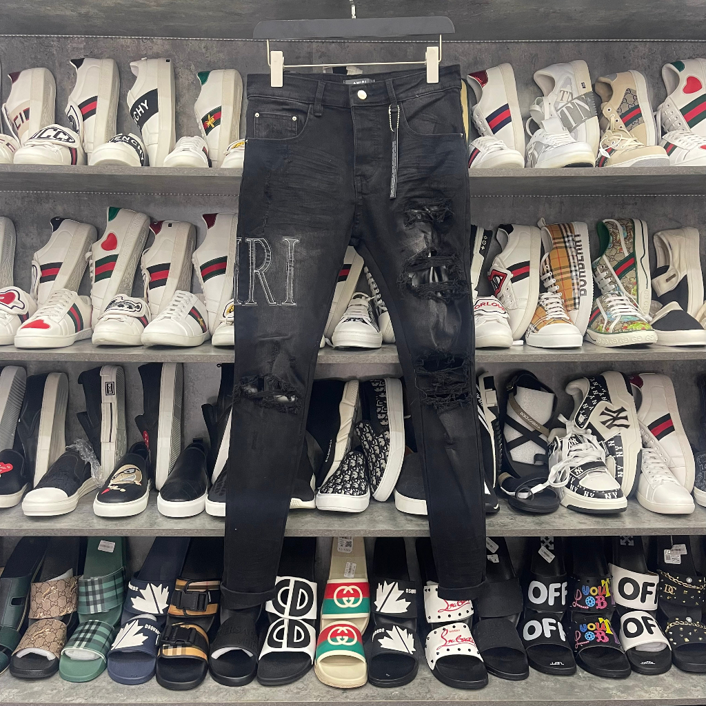 Quần jean bò nam Amiri skinny đen xám thêu chữ da đùi rách xù vá phối túi da 4 cúc chữ boy phố HOT TREND 2023