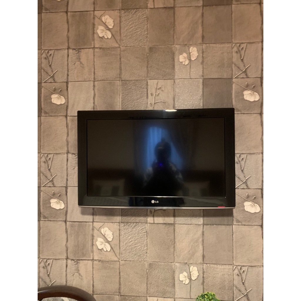 Tivi treo tường, màn hình 32inch - thanh lý giá rẻ