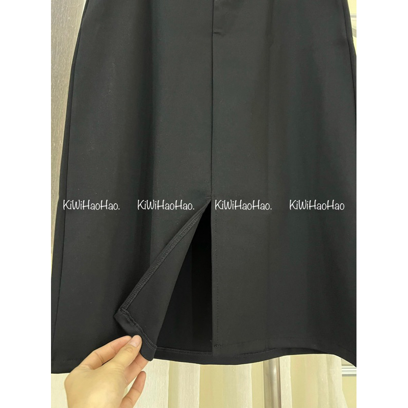 Chân váy bầu xẻ sau.