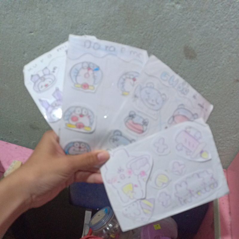 Sticker giấy ngẫu nhiên