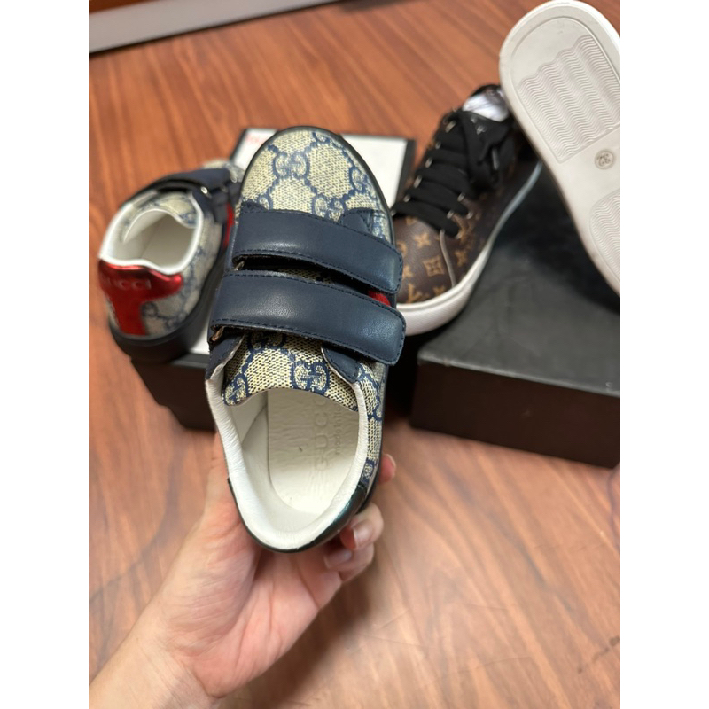 GUcci size 25 mua 750k thanh lý 100  LV size 32 newtag giá mua 540 pass 100k luôn ạ