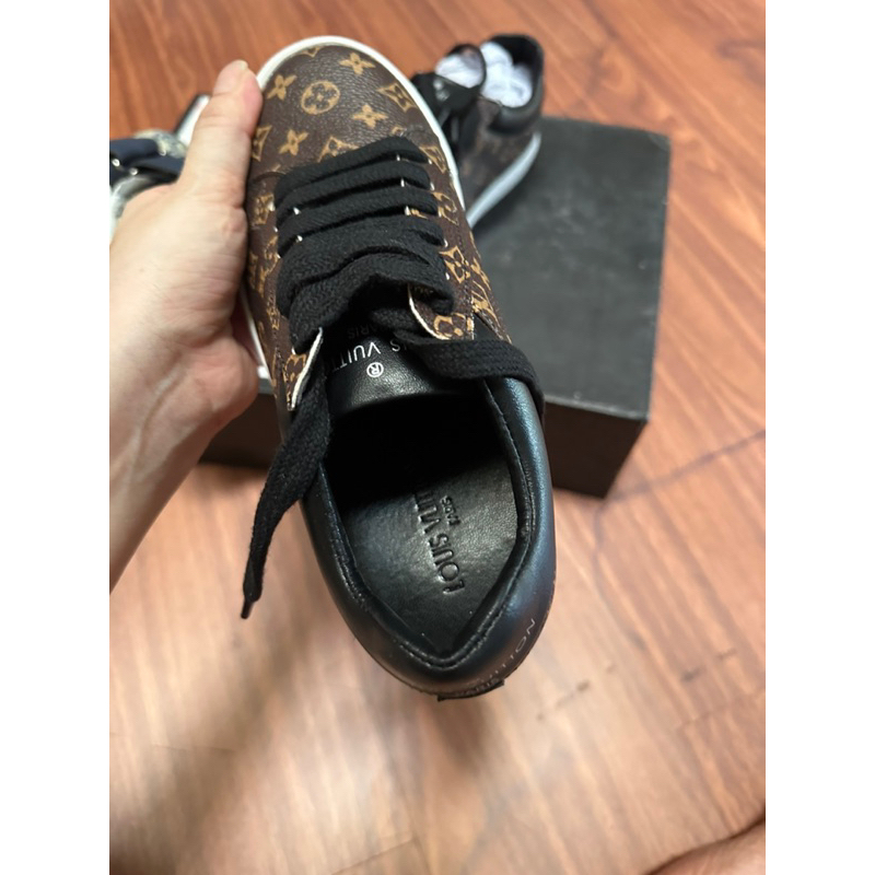 GUcci size 25 mua 750k thanh lý 100  LV size 32 newtag giá mua 540 pass 100k luôn ạ