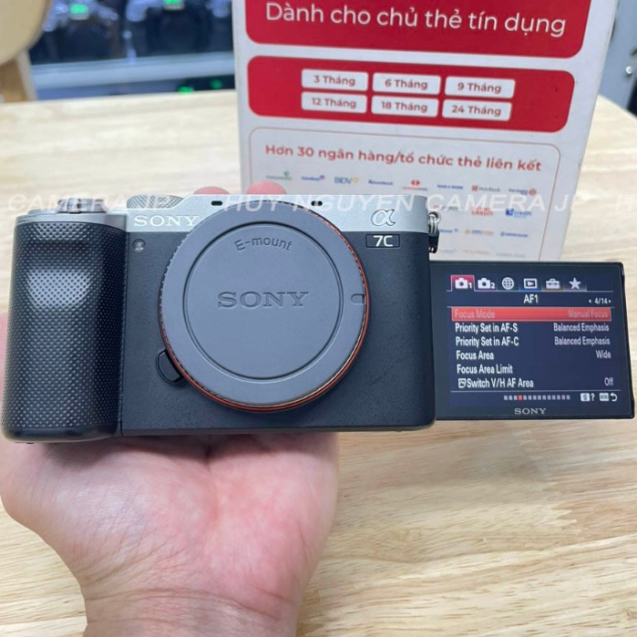MÁY ẢNH SONY A7C. Chỉ Thân máy . MÀN HÌNH LẬT CẢM ỨNG Selfie ,Quay Vlog . WIFI , NFC truyền ảnh qua điện thoại.