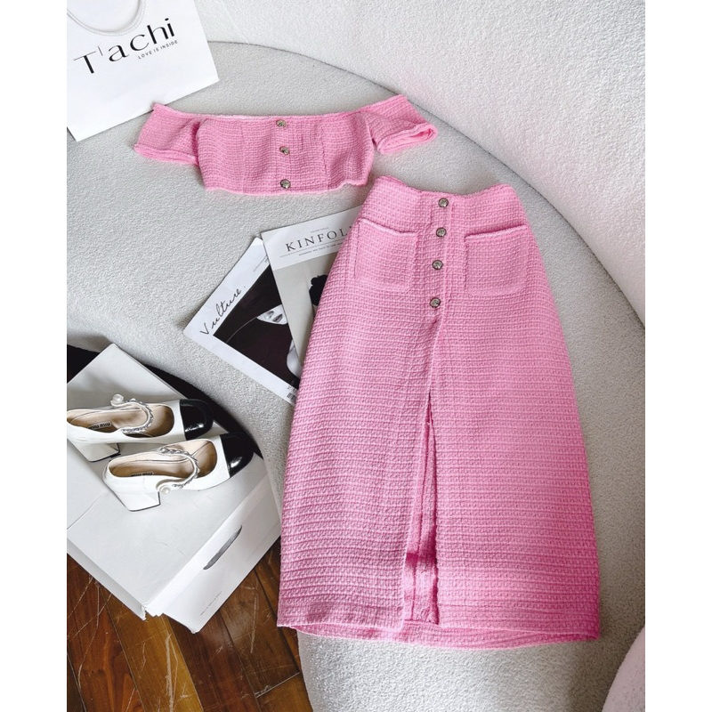SET ÁO CROPTOP TRỄ VAI + CHÂN VÁY MIDI XẺ PHỐI NÚT HỒNG