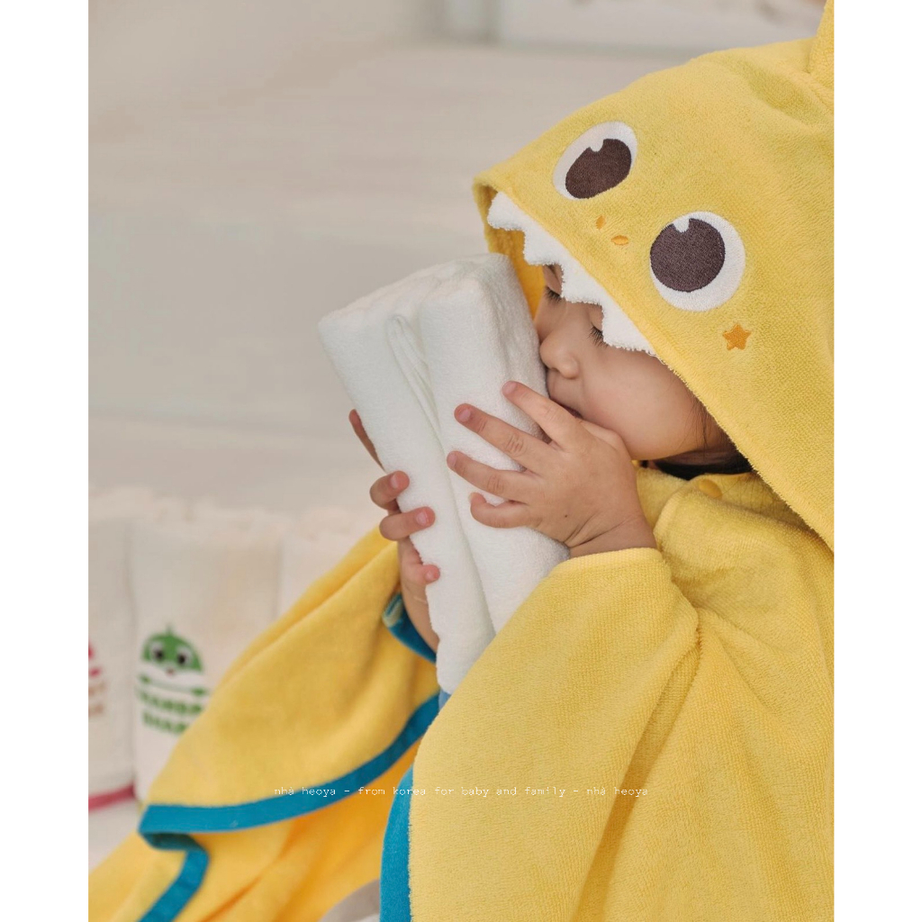 KHĂN CHOÀNG KHĂN TẮM CÓ MŨ HÌNH BABYSHARK PINKFONG DÀNH CHO BÉ