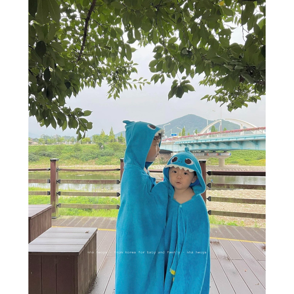 KHĂN CHOÀNG KHĂN TẮM CÓ MŨ HÌNH BABYSHARK PINKFONG DÀNH CHO BÉ