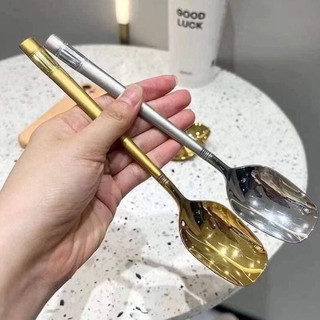 Thìa mạ vàng ăn cơm Hoàng Gia