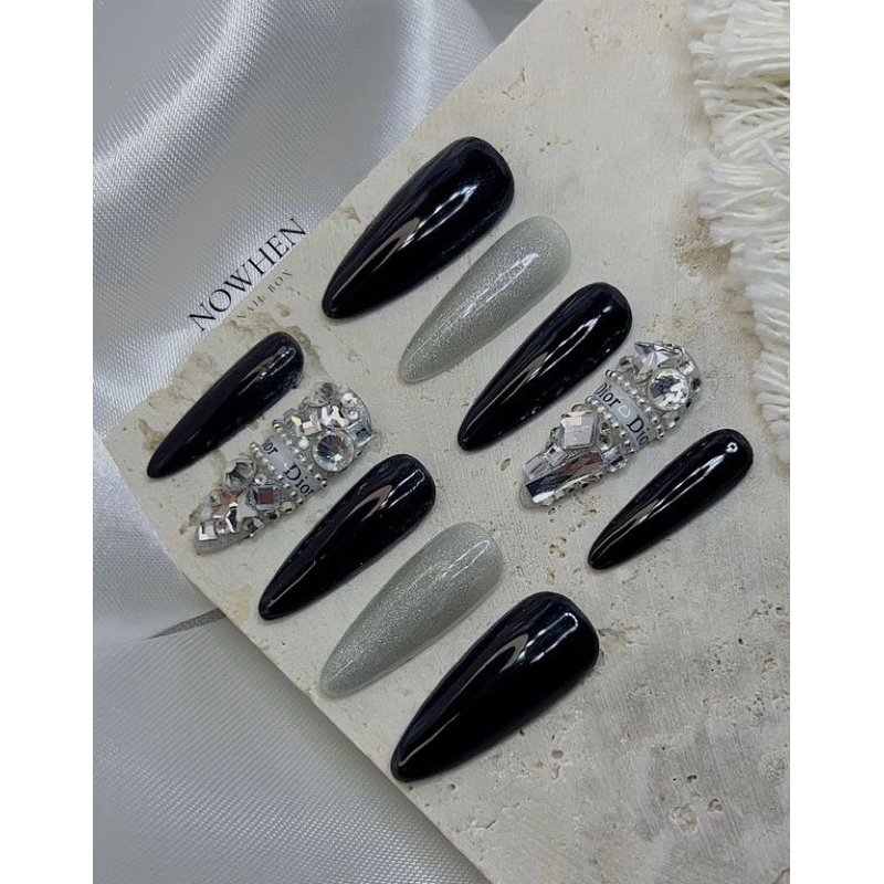 Nailbox nhà làm phong cách tiểu thư charm đính đá sang trọng