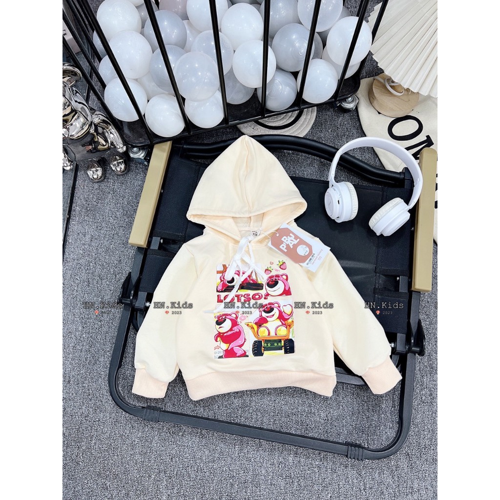 Áo khoác hoodie cho bé, áo nỉ bông dài tay in họa tiết gấu dâu lotso hottrend thu đông 2024