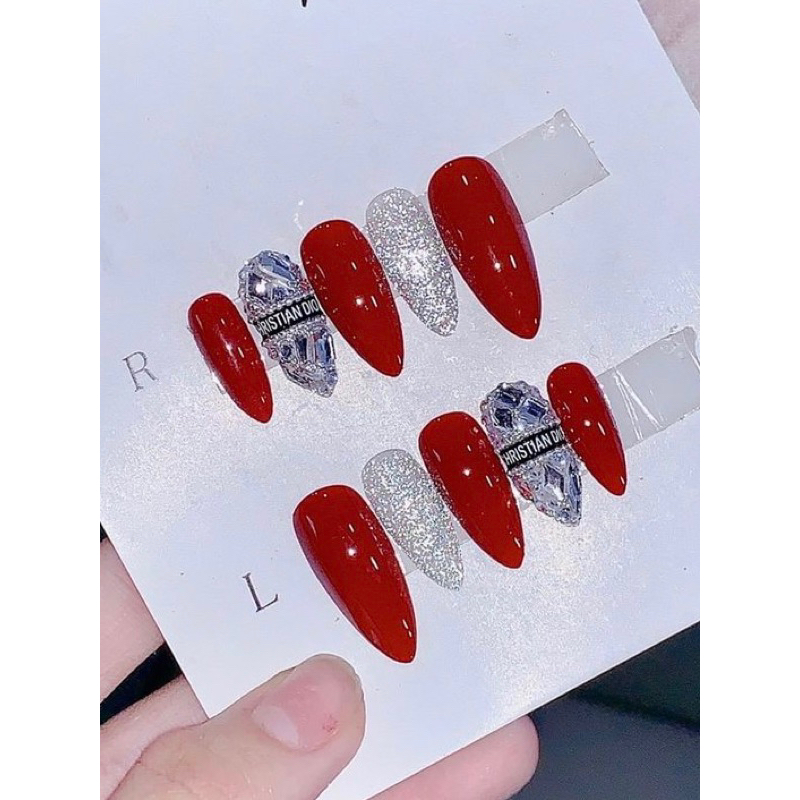 Nailbox nhà làm phong cách tiểu thư charm đính đá sang trọng