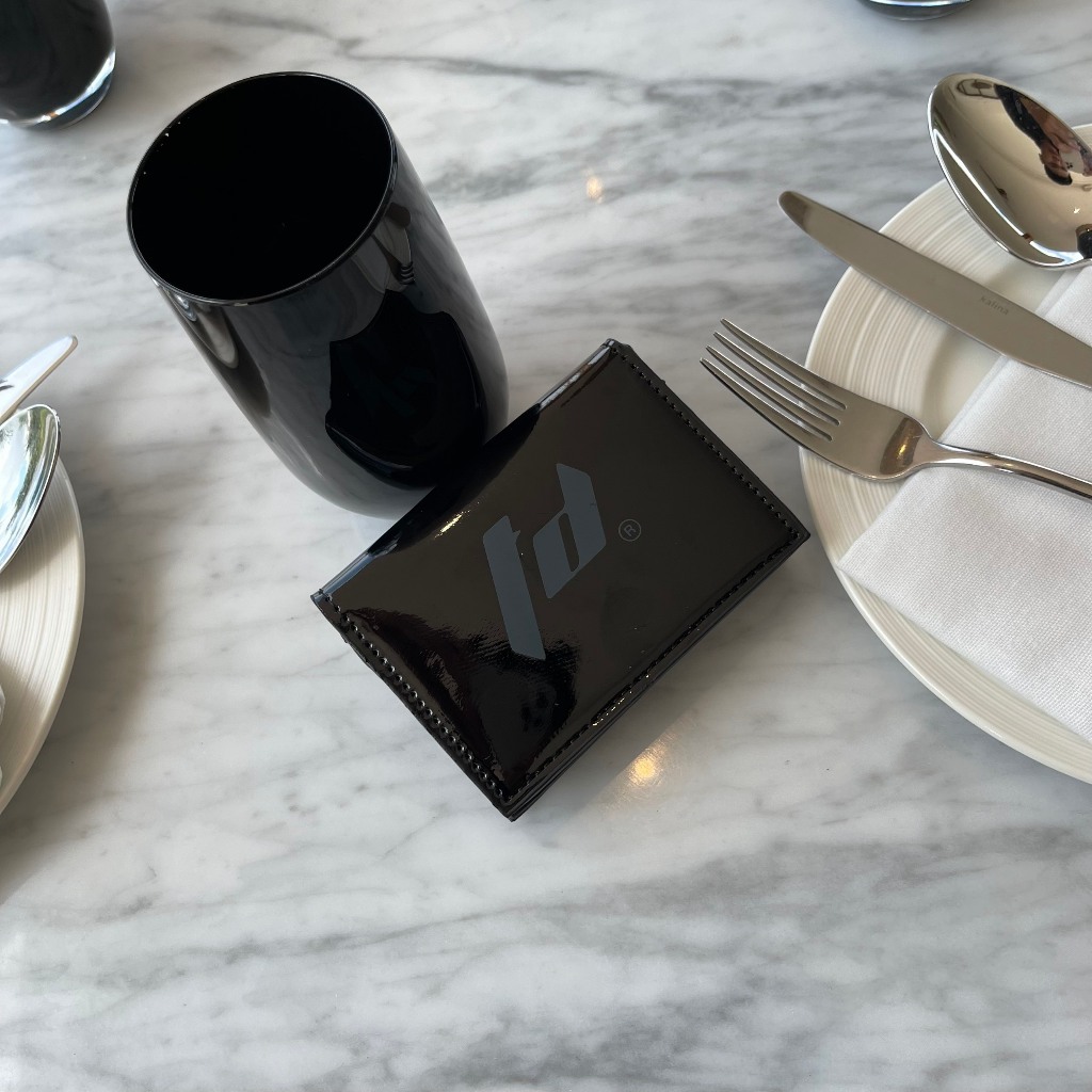 Ví nam nữ màu đen bóng  TD có thể đeo chéo