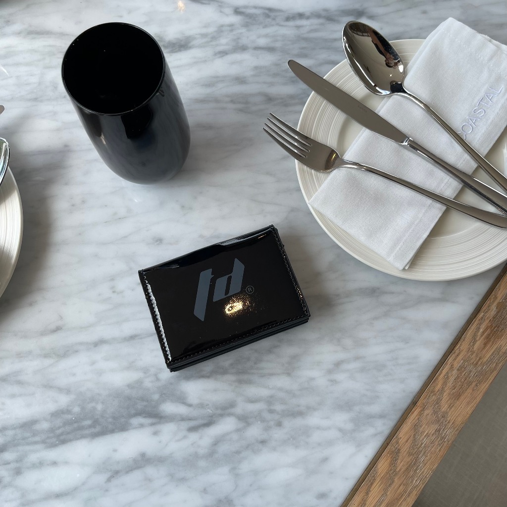 Ví nam nữ màu đen bóng  TD có thể đeo chéo