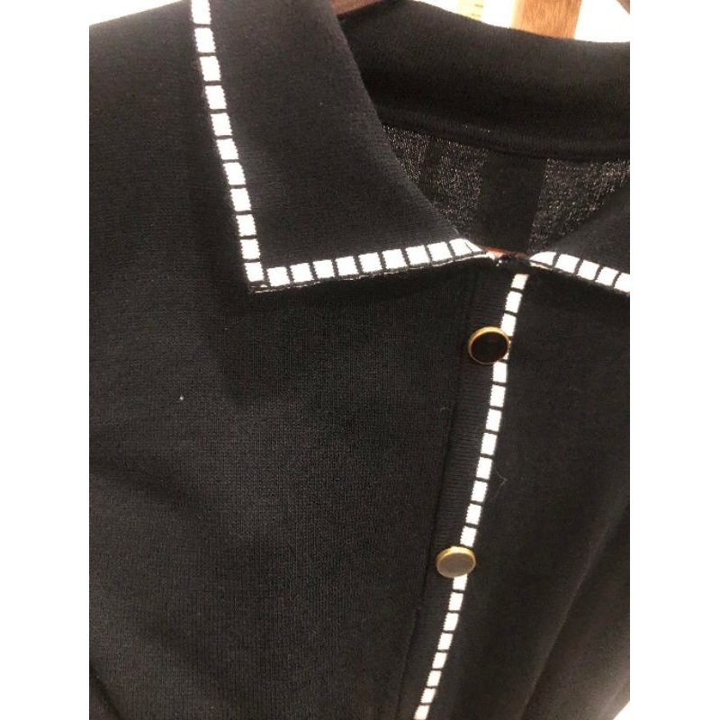 Đầm len mtg đen phối nút giả QC