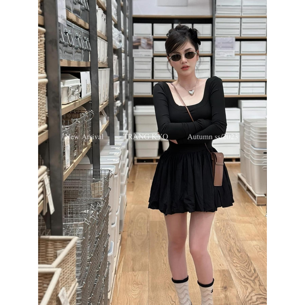 Váy cổ tròn hở lưng tay dài