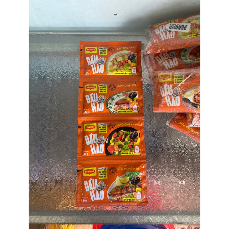 Dây 4 gói dầu hào Maggi 30gx4