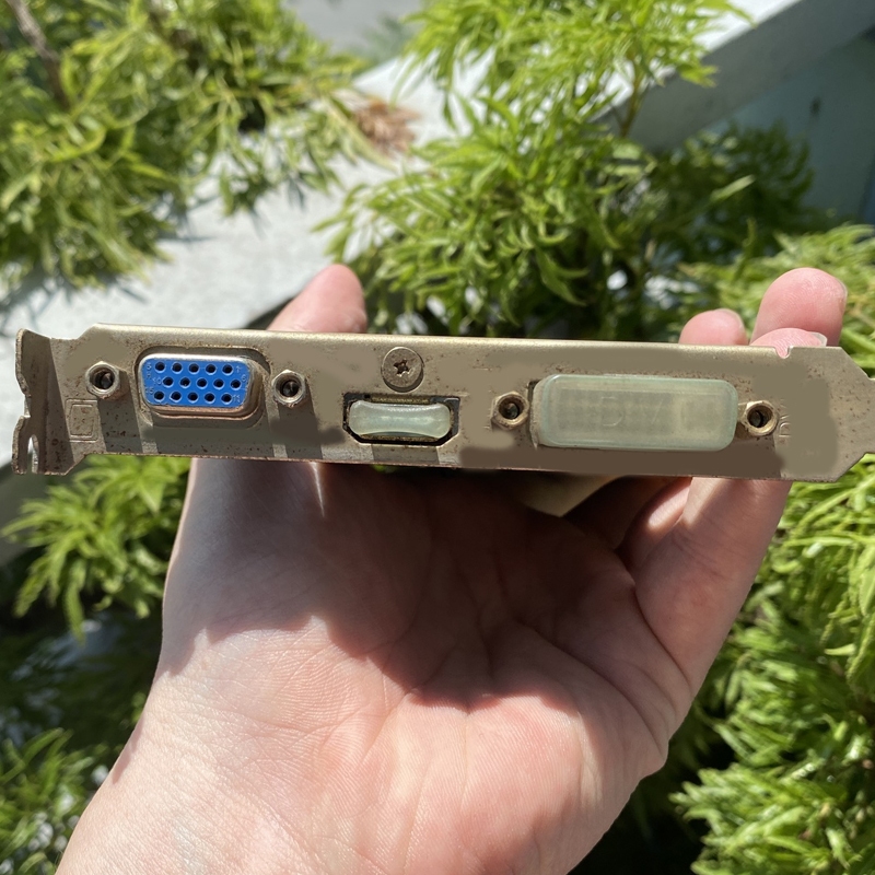 Card màn hình gt210 cũ linhkiensaigongiare