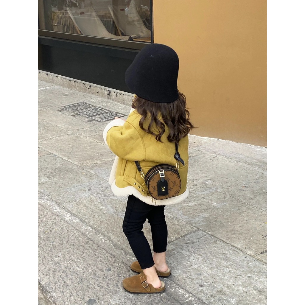 Áo khoác da lộn lót lông cừa xamh cốm - Hàng qccc bé gái