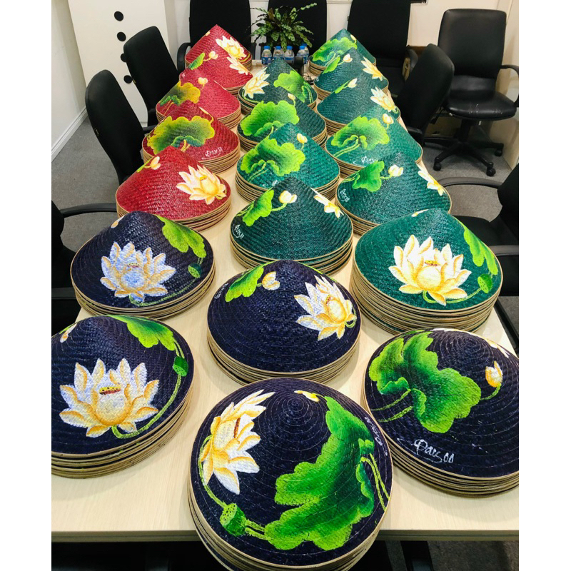 Nón cỏ bàng vẽ hoa sen