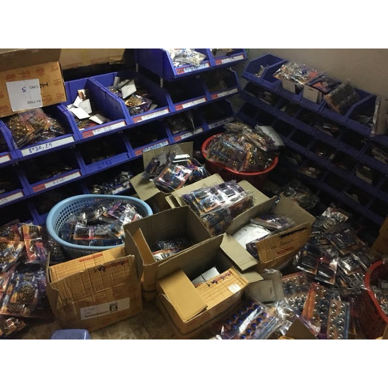 Óc đĩa và bắt heo dầu màu titan và màu vàng và mày Salaya đủ các siz cho xe máy.