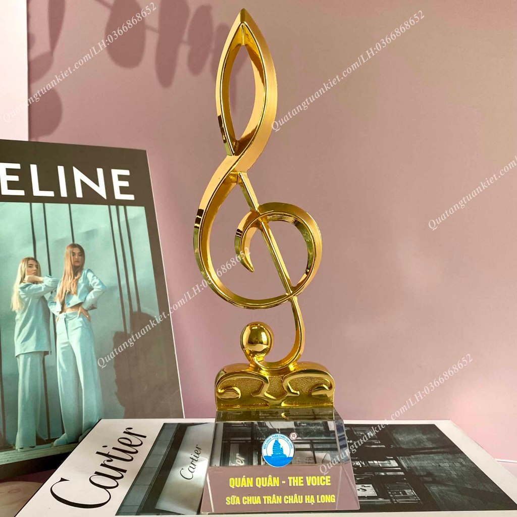 Cúp pha lê âm nhạc hình khóa Sol kim loại mạ vàng