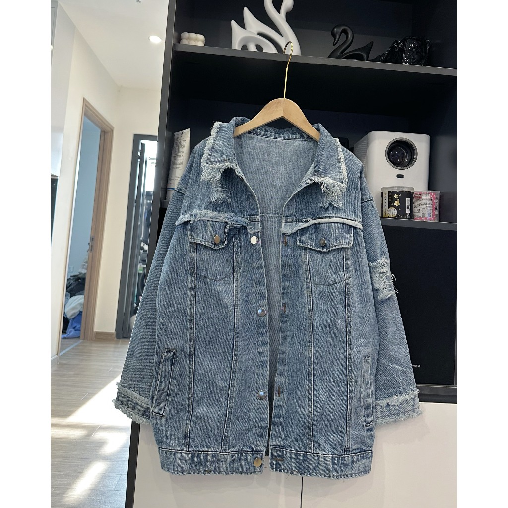 Áo khoác jeans unisex màu xanh thêu logo, áo khoác bò form rộng kiểu dáng Hàn Quốc siêu phong cách T71