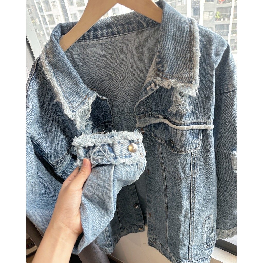 Áo khoác jeans unisex màu xanh thêu logo, áo khoác bò form rộng kiểu dáng Hàn Quốc siêu phong cách T71