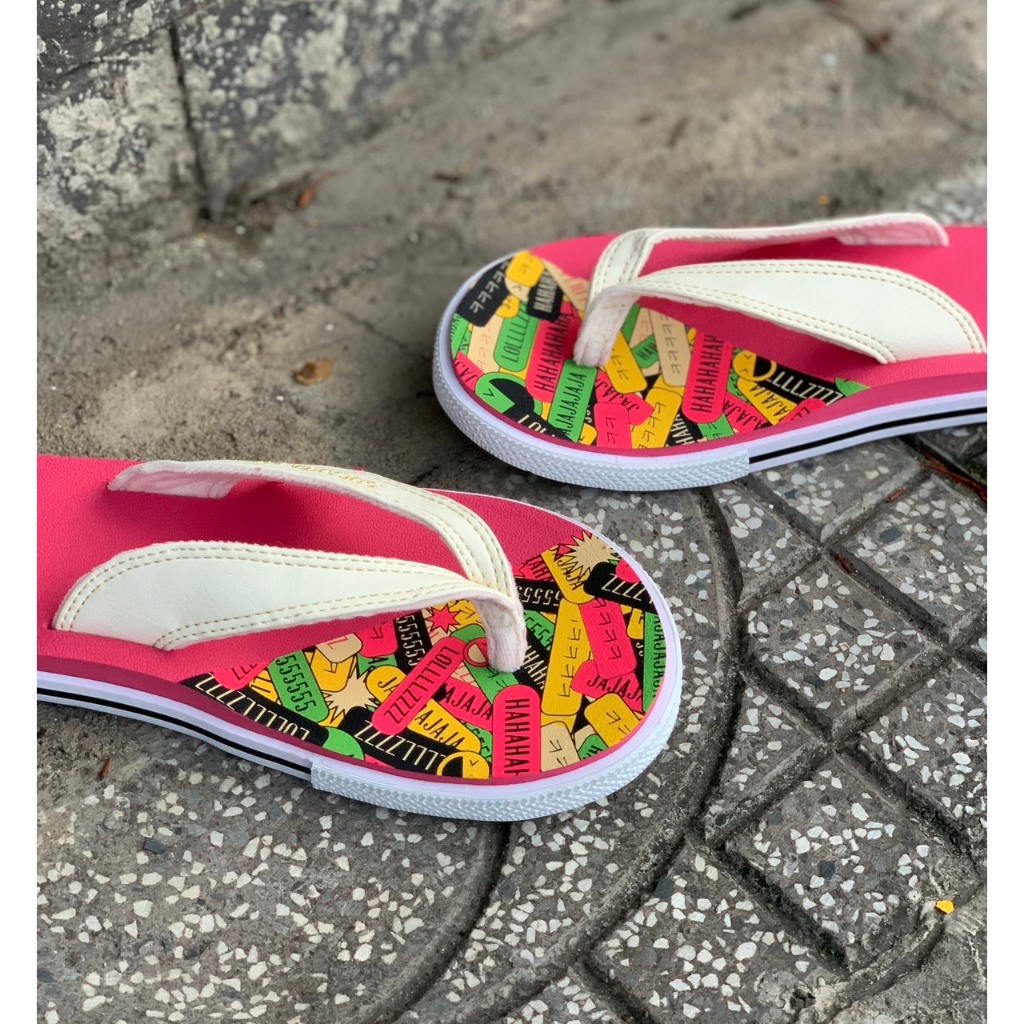 - Dép Sneaker Buzz Hồng Quai Trắng Kem Họa Tiết