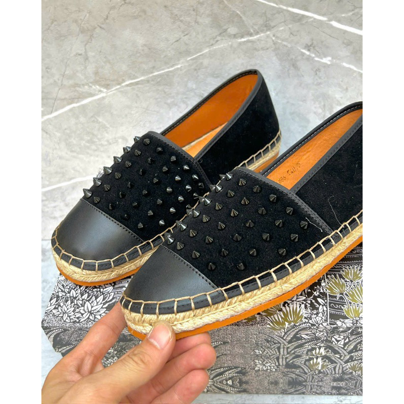 Giày slipon đính đá đen khâu đế chắc chắn,giày cói thêu mũi da hoạ tiết đính đá đen bắn xuyên vải chắc chắn