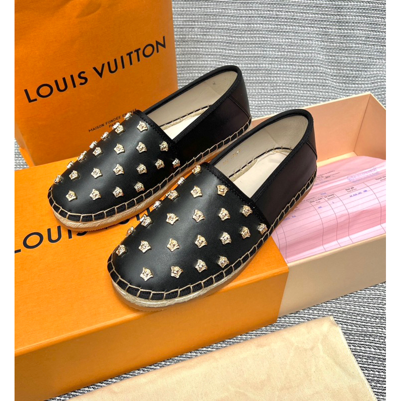 Giày slipon đính đá hình ver.sa.ce đơn giản,giày cói khâu đế đính logo đầu người ver.sa.ce đơn giản