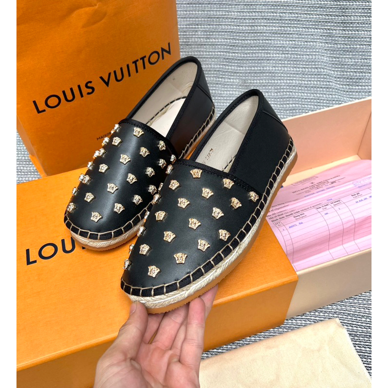 Giày slipon đính đá hình ver.sa.ce đơn giản,giày cói khâu đế đính logo đầu người ver.sa.ce đơn giản