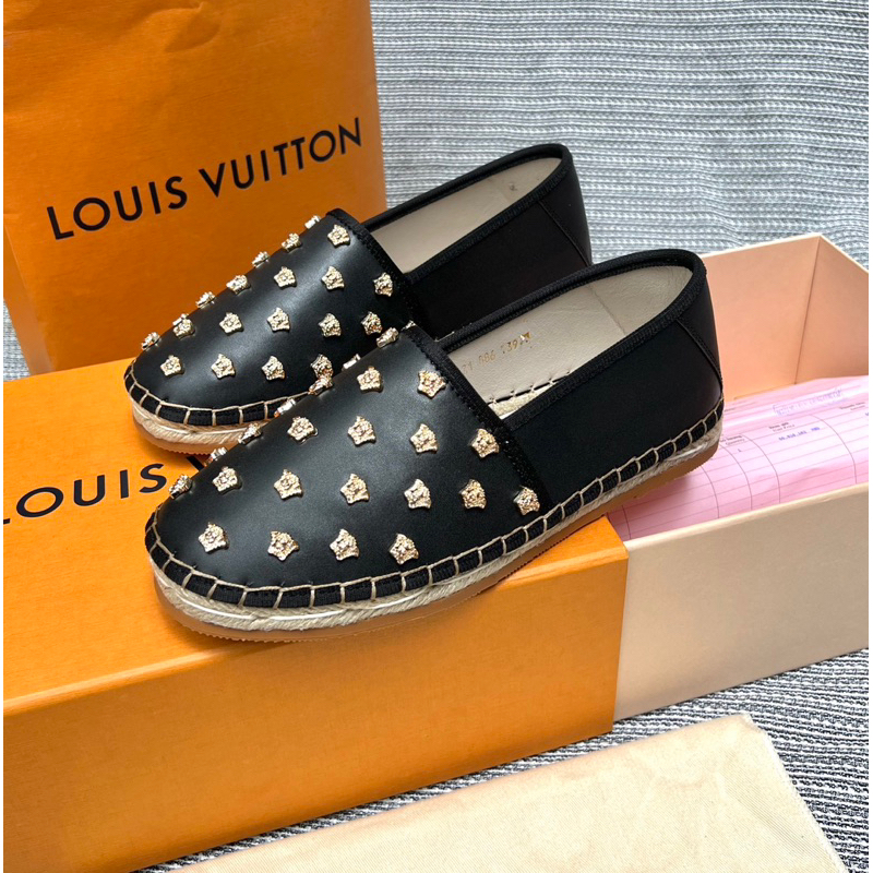 Giày slipon đính đá hình ver.sa.ce đơn giản,giày cói khâu đế đính logo đầu người ver.sa.ce đơn giản