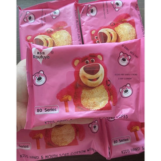 khăn giấy ướt gấu dâu
