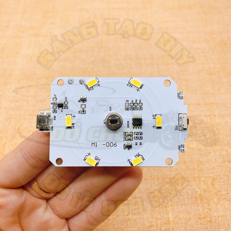 Bảng đèn LED cảm biến chuyển động hồng ngoại sử dụng pin 3.7V