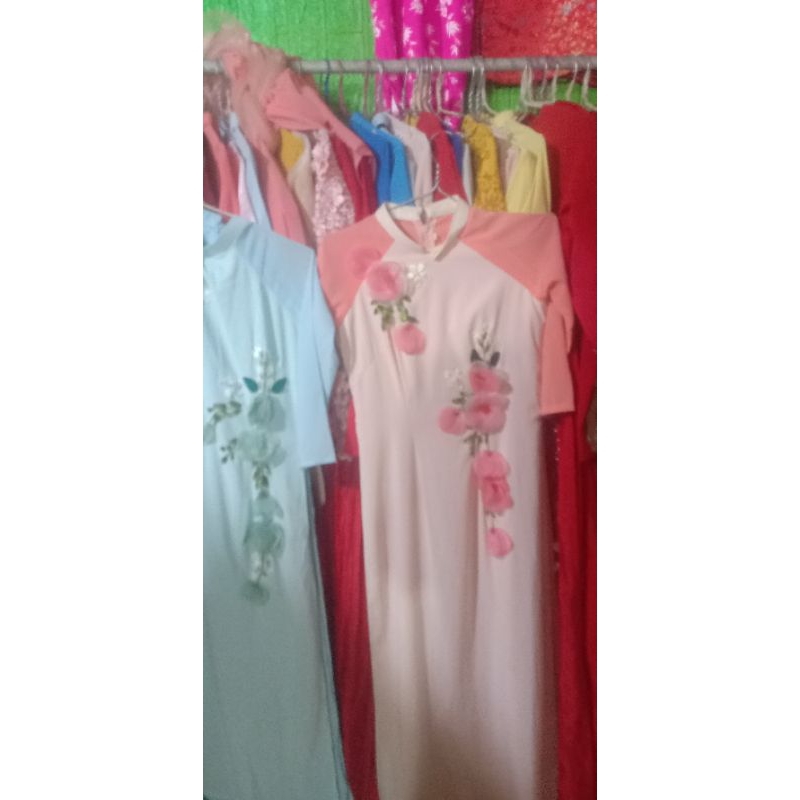 Áo dài chốt ngẫu nhiên. ..