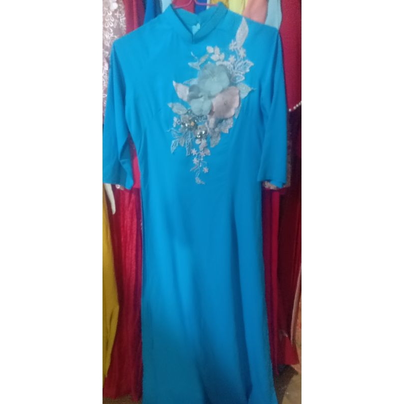 Áo dài chốt ngẫu nhiên. ..