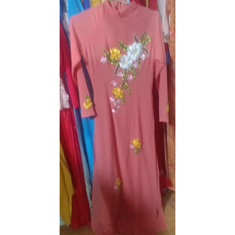 Áo dài chốt ngẫu nhiên. ..