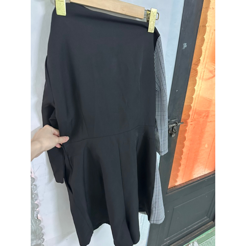 Thanh lý váy công sở có quần bên trong