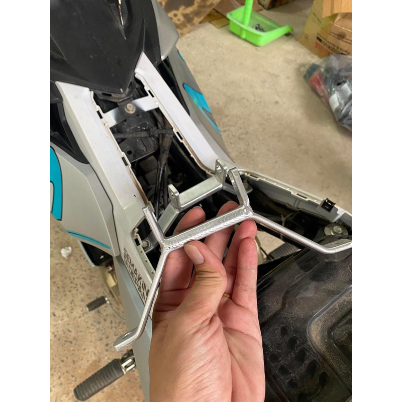 Pát yên nhôm Ex150