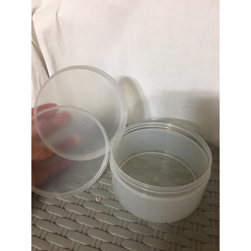 Hủ nhựa  dẹp 200g -250g đựng kem body , không  độn đáy có nắp lót