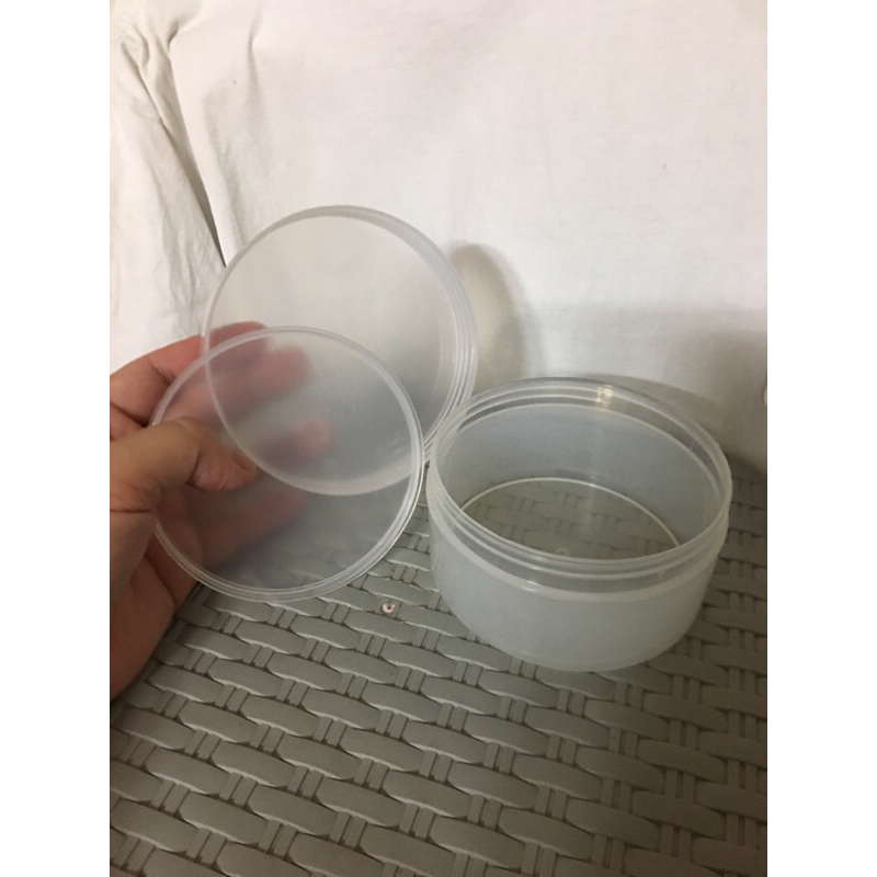 Hủ nhựa  dẹp 200g -250g đựng kem body , không  độn đáy có nắp lót