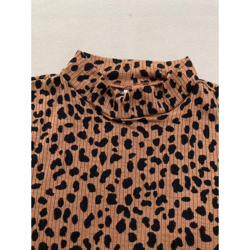 Áo croptop thun gân hoạ tiết  - Thanh lý vnxk